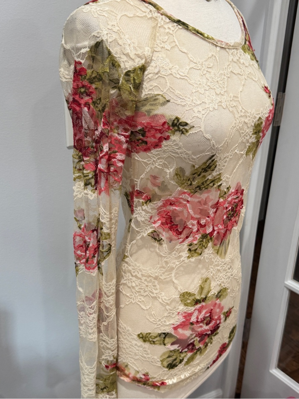 Kirra Vintage Y2K Long-Sleeve Floral Lace Top